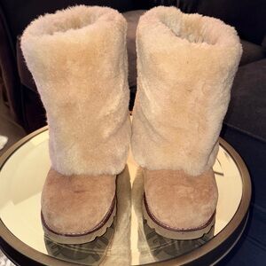 UGG S/N 3220 Mailyn Tan Shearling Boots Size 7